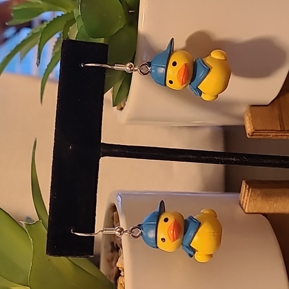 Duck Earrings with Blue Hat Novelty Fun‎ Quirky Cute Dangle Drop - Picture 3 of 6